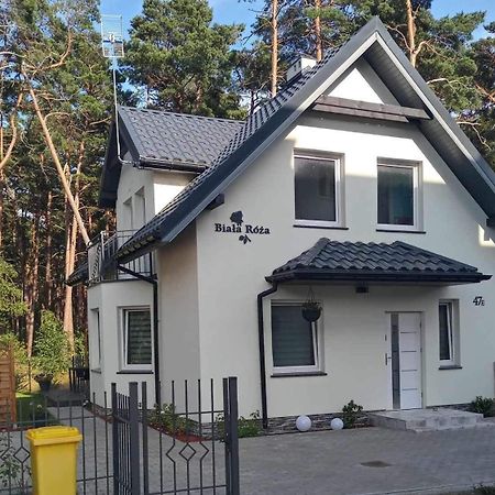 Dom Goscinny Biala Roza Dziwnówek 外观 照片