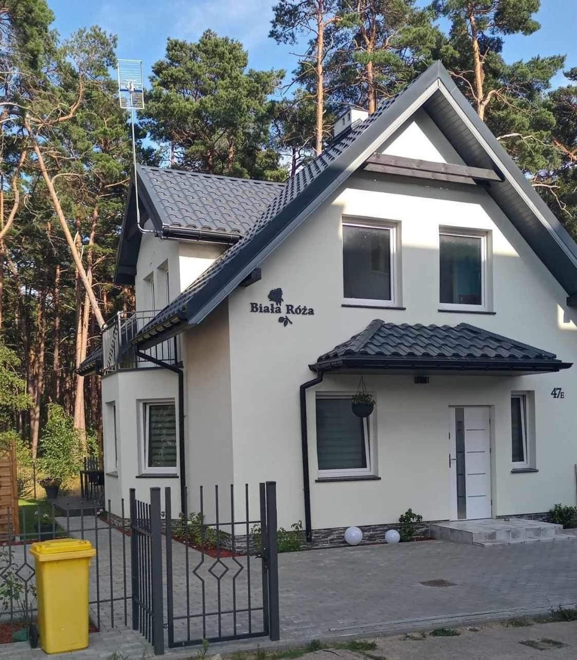 Dom Goscinny Biala Roza Dziwnówek 外观 照片